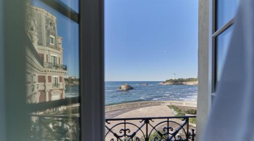 Hôtel du Palais Biarritz, in The Unbound Collection by Hyatt — Bedroom