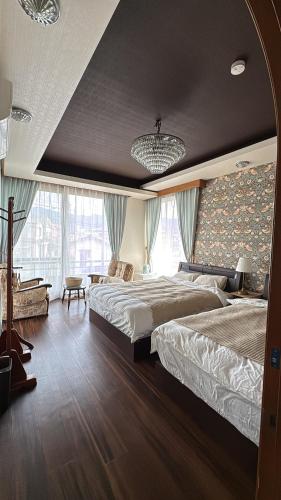a bedroom with two beds and a large window at 宿杏 Yado Ann in Kofu