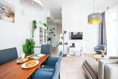NIEB by ROCKCHAIR Apartments l SUPERHOST Status l 3 Bedrooms Boxspringbeds 3 Bathrooms in Center "Kurfürstendamm" - Cozy Family & Business Flair welcomes you! photo 1