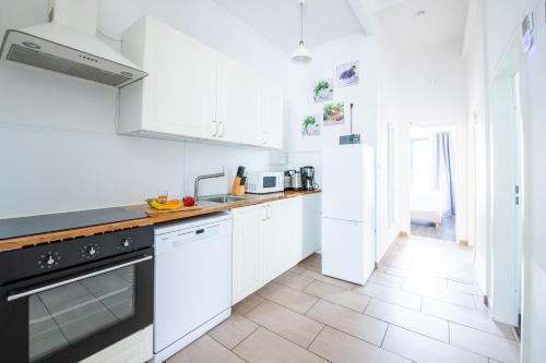 NIEB by ROCKCHAIR Apartments l SUPERHOST Status l 3 Bedrooms Boxspringbeds 3 Bathrooms in Center "Kurfürstendamm" - Cozy Family & Business Flair welcomes you! photo 12