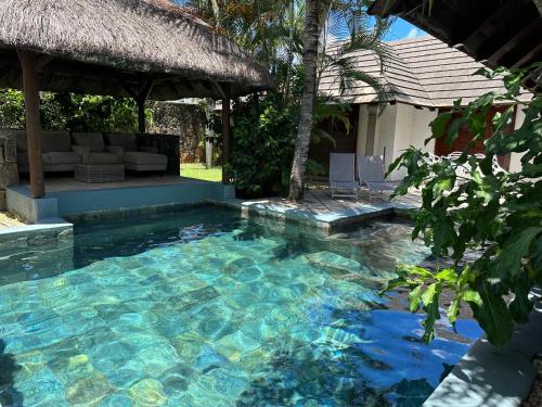 Oasis 1 Chemin Vieux Moulin Casse Pereybere with Private Pool