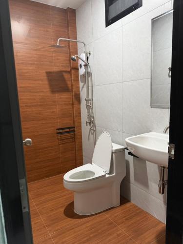 a bathroom with a toilet and a sink at Third Space House in Ban Chak Phak Kut