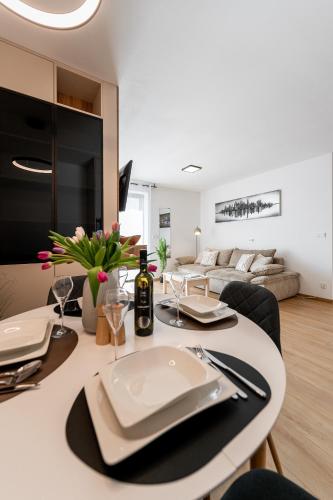 Brand New Apartment with balcony - City Center