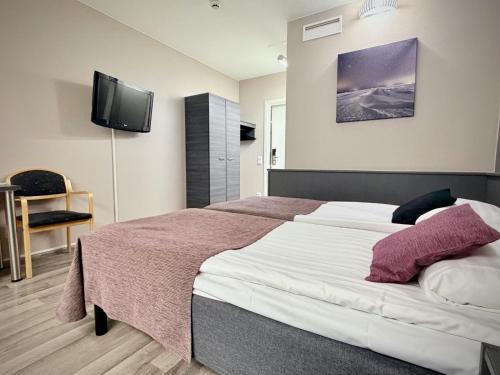 Llit o llits en una habitació de Hotelli Kivitippu