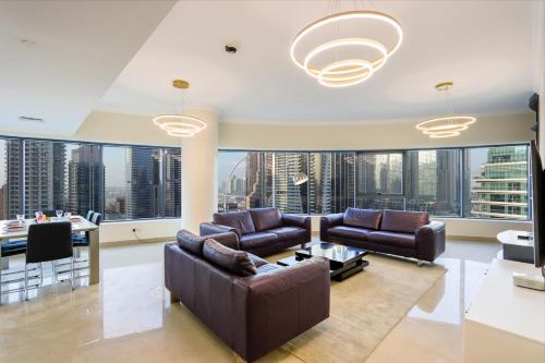 Livbnb - 3BR with Marina Skyline Views, Near Mall & Metro