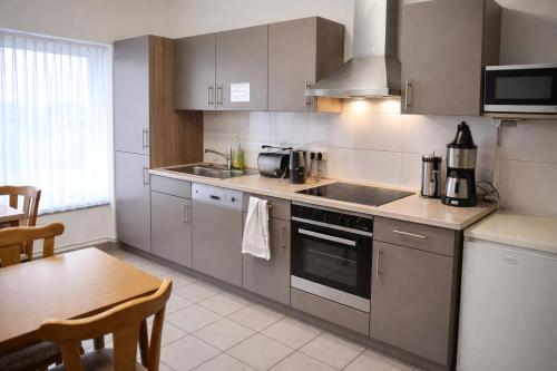 O bucătărie sau chicinetă la Charming Homes - Gästehaus Karin