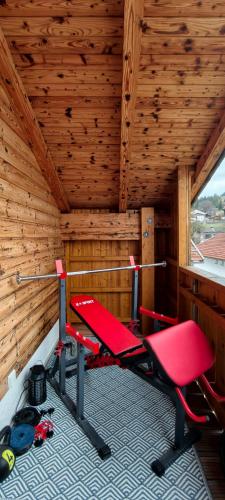 a room with a gym with a bench and a table at FeWo-Hacke in Halblech