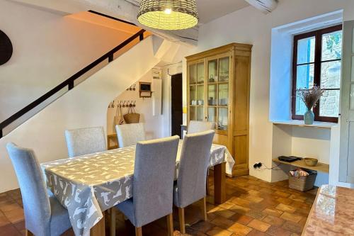 a dining room with a table and chairs at La maison Haut-perché townhouse with view and jacuzzi in Saumane-de-Vaucluse