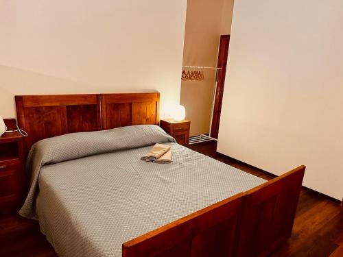 a bedroom with a bed with a hat on it at Primiero Suite 3 downtown, garden in Transacqua