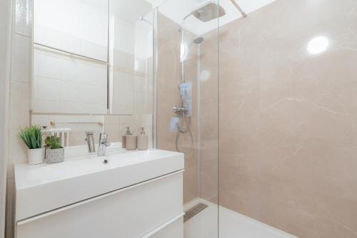 Grand logement moderne avec 4 chambres a Paris 15ᵉ
