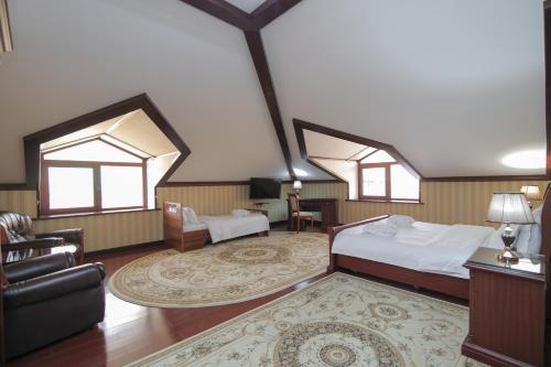 a bedroom with a bed and a living room with a couch at HUMSON BULOQ SANATORIUM in Khumson