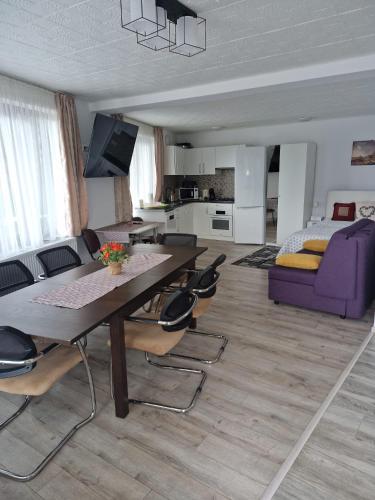 Svetainės erdvė apgyvendinimo įstaigoje Casa Morarului