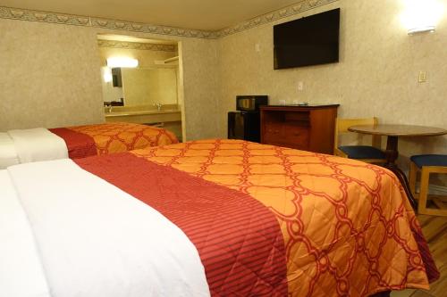Postel nebo postele na pokoji v ubytování Tropic Lodge