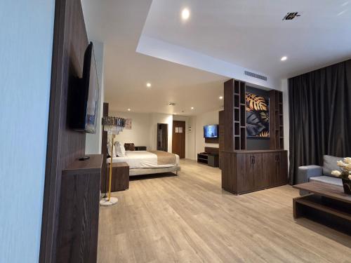 a bedroom with a bed and a tv in a room at El Aziz Inn in Cheraga