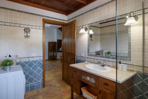 a bathroom with a sink and a mirror at Casa Crisana in Haría