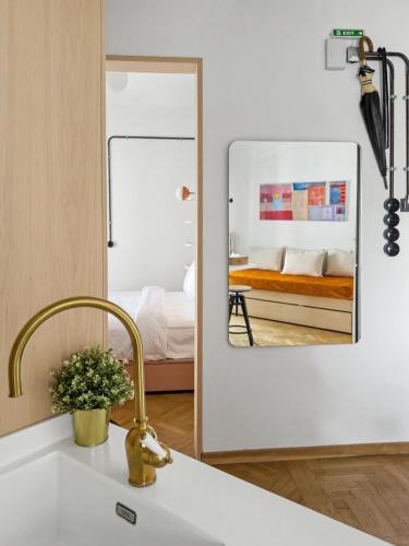 Estia Premium Apartments - Honey Paleon Patron Germanou