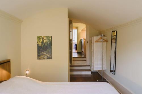 a bedroom with a bed and a hallway at Appartement de vacances Papillon Stilvoll wohnen im Herzen der historischen Altstadt von Porrentruy in Porrentruy