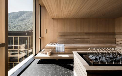 Falkensteiner Hotel Bozen WaltherPark — Mountain view