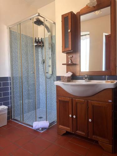 a bathroom with a sink and a shower at Casa Giulietta B&B in Santarcangelo di Romagna
