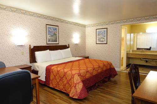 Ένα ή περισσότερα κρεβάτια σε δωμάτιο στο Tropic Lodge