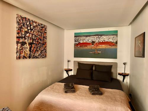 a bedroom with a bed and a painting on the wall at Patio Suite in Olhão