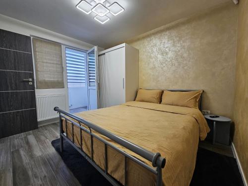 a bedroom with a bed in a room with a window at Casa Darius 1 in Alexandria