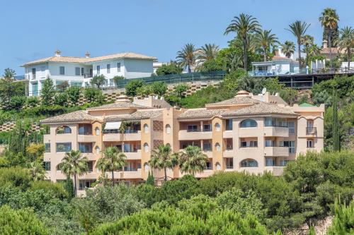 Penthouse with Sea and Golf Views 50m2 Terrace 2 Bedrooms 2 Bathrooms Elviria