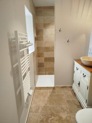 a bathroom with a shower and a sink at Maisonnette Familiale proche du PUYDUFOU in Les Épesses