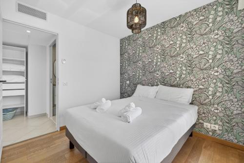 a bedroom with a large bed with towels on it at 1 chambre - Ascenseur - Balcon - Proche du Palais in Cannes