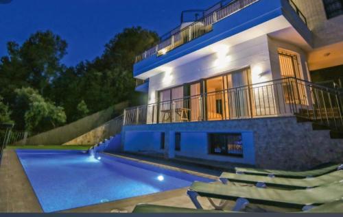 Villa de lujo con vistas al mar y piscina privada