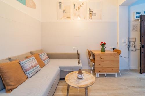 Cubo's Central Malaga Apartment