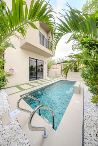 Private Pool Villa in Sharjah - Green Gem - BBQ Pit - Maid Room