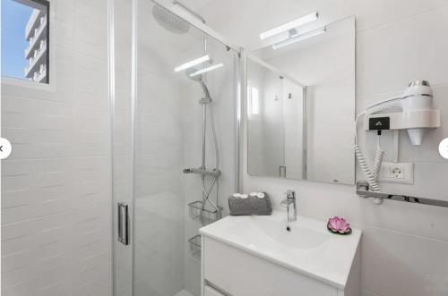 Ocean Breeze Penthouse Las Floritas