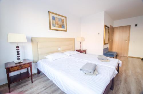 Ένα ή περισσότερα κρεβάτια σε δωμάτιο στο Hotel EKA
