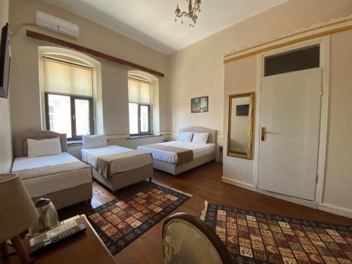 a large living room with two beds and a couch at Oasis Pansiyon in Edirne