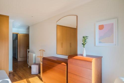 Spacious Seafront Residence - Family Friendly
