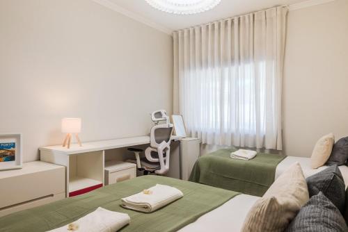 Spacious Seafront Residence - Family Friendly