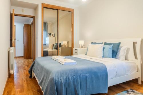 Spacious Seafront Residence - Family Friendly