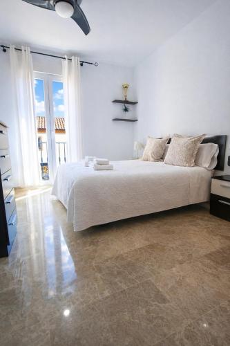 Apartamentos Maria Cristina con parking privado gratis