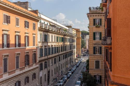 iFlat Classic roman palazzo Fons Trevi A15