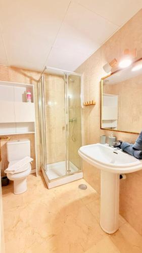 Room City Estepona M Mendez 2BR parking beach