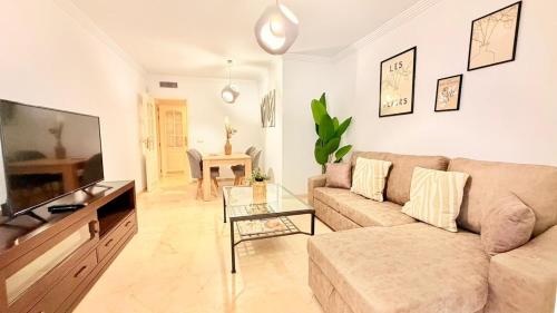 Room City Estepona M Mendez 2BR parking beach