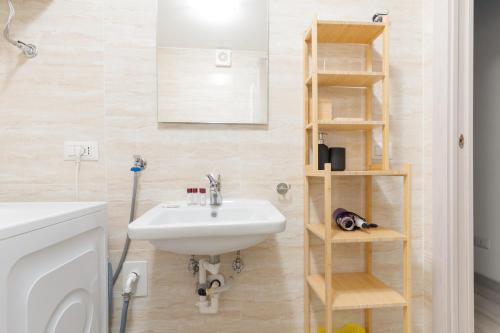 GuestHost - Cozy Loft with Mezzanine Milan