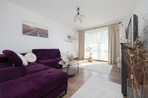 Spacious Apartment with Parking and Balcony by Noclegi Renters