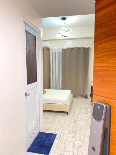 a room with a bedroom with a bed and a door at Thyme Residence The VAs Nest Near Anjo World Free Pool and Gym in Minglanilla