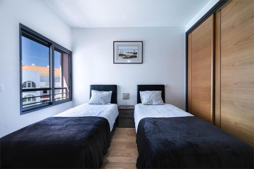 Modern & Central, Gated Apartment with Pool