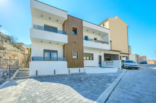 Highland Split Apartments - Unit 3 & 5