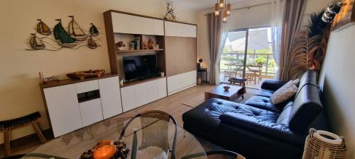 Charmant et Chaleureux Appartement avec Terrasse vue Piscine à 2 pas de la Marina