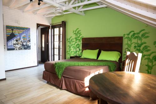 a bedroom with two beds and a table in it at casaJOMO in Rio de Janeiro