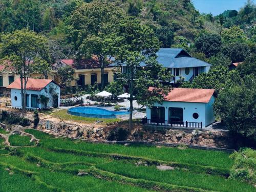 an aerial view of a house and a swimming pool at Trám House in Cao Phong